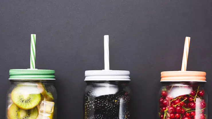 Horeca Hut | Glass vs Polycarbonate Drinkware: The Ultimate Guide for Coffee Shop Owners glass vs polycarbonate drinkware