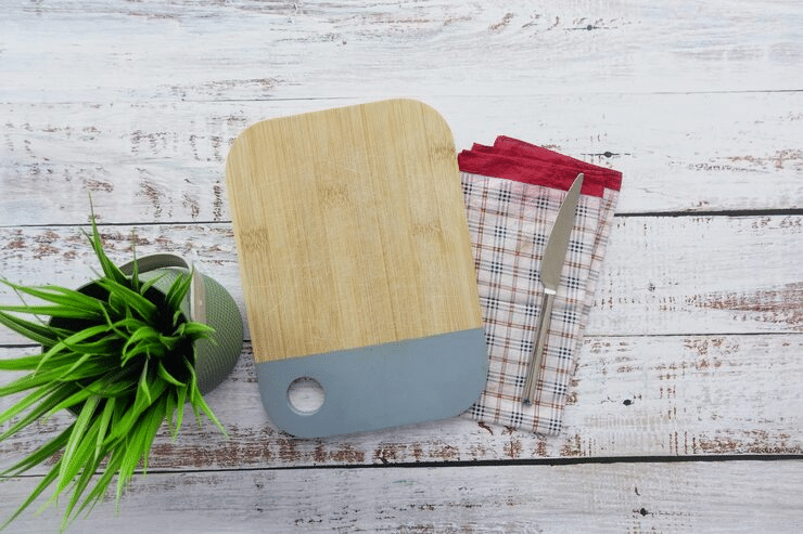 plastic vs wooden cutting board